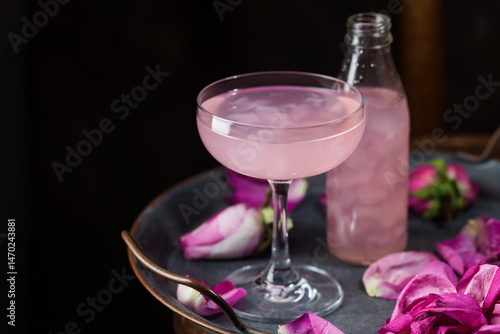 Obraz na płótnie Summer refreshment drinks. Light pink rose cocktail, with rose wine on dark background. With rose flowers. Copy space w salonie