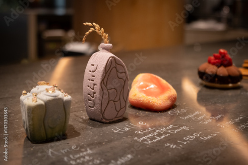 Papier peint Hallelujah japanese rice cakes displayed on a table with rice sprig