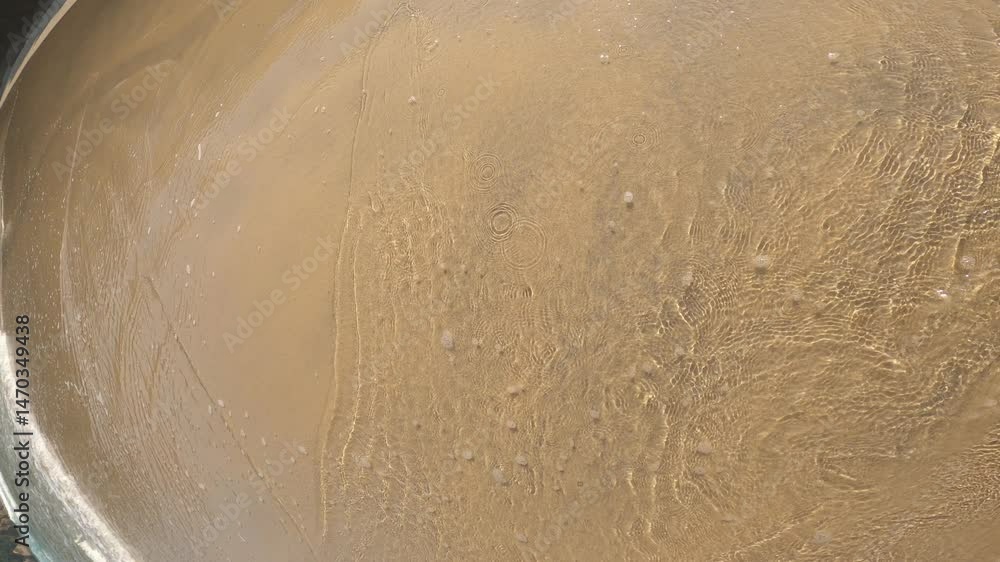 agua del mar desplazandose