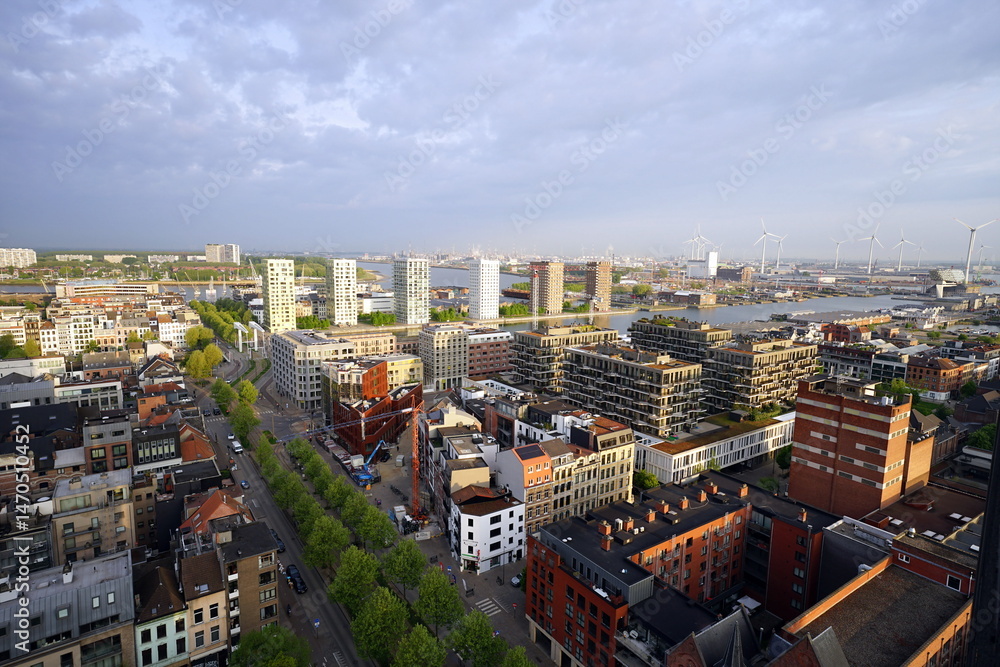 Obraz premium Blick auf das MAS Museum aan de Stroom und den Stadtteil Eilandje mit moderne Architektur und der Schelde im Hintergrund in Antwerpen in Flandern in Belgien