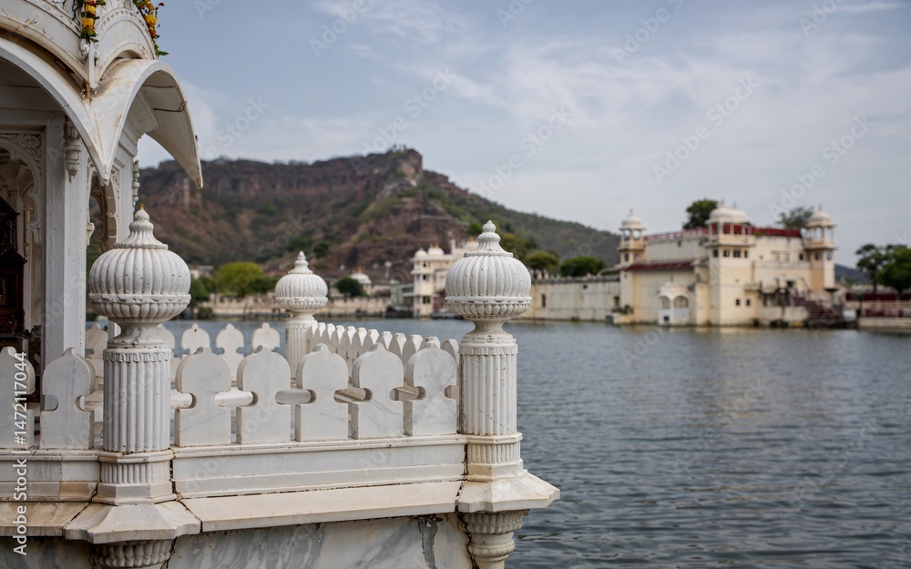 Fototapeta premium spring, Udaipur, Rajasthan ,Lakeside bloom , romance, india, White Palace by Lake, Rajasthan