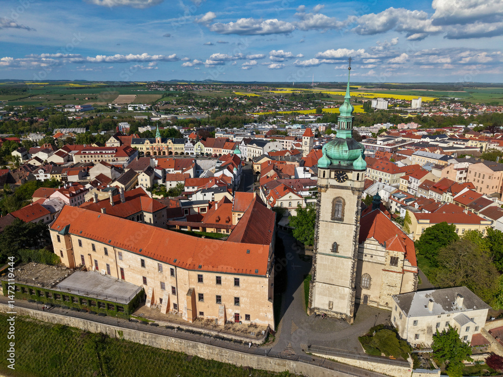 Fototapeta premium Melnik Castle and St. Peter & Paul Church: Bohemian Landmark from Above