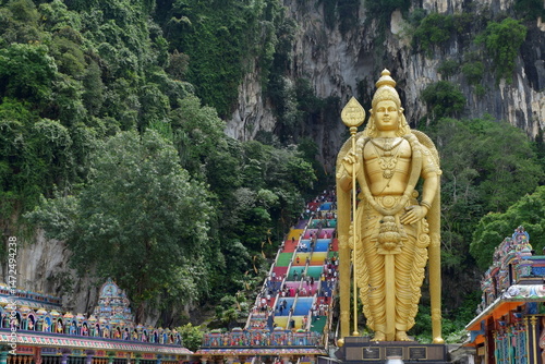 Canvas Print Entrance to the Batu Caves complex with the Murugan statue in the front