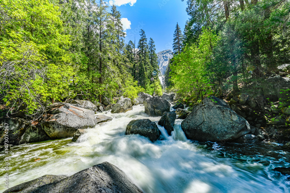 Obraz premium Yosemite National Park Vernal Falls, Nevada Falls, Emerald Pool, Mist Trail, and Charles Point in the Spring of 2025 with the stream and falls raging from snow melt