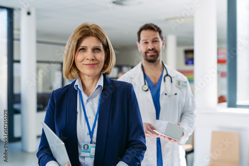 Canvastavla Pharmaceutical rep meeting with healthcare professional to discuss new drugs