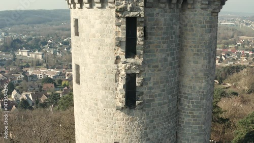 vue aérienne de la tour de Montlhéry 
