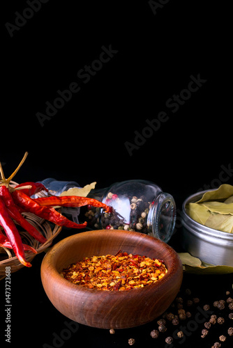 Obraz na płótnie Spices and herbs, bay leaf, black pepper w salonie