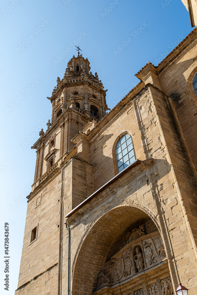 Fototapeta premium Church of Santo Tomás Apóstol in Haro, La Rioja, Spain.