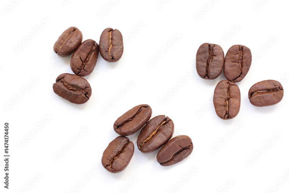 Naklejka premium coffee beans isolated on white