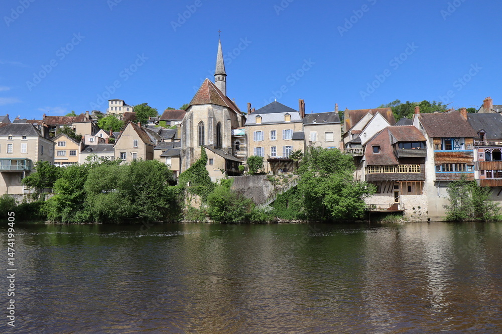 Obraz premium Maisons typiques le long de la rivière la Creuse, ville d'Argenton sur Creuse, département de l'Indre, France