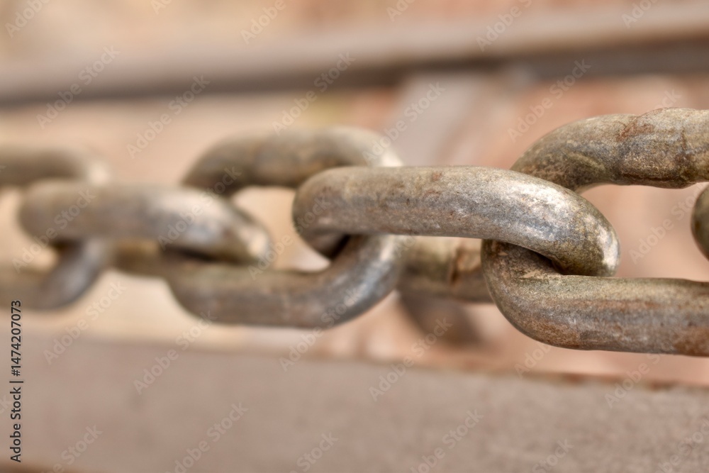 Obraz premium Close-up of metal chain links. Symbol of connection, strength, and industrial durability.