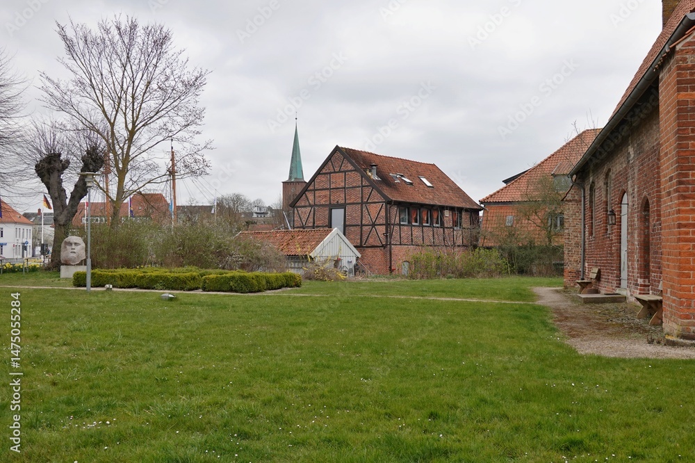 Fototapeta premium Neustadt - Holstein - Hospital - Blick auf Stadtkirche