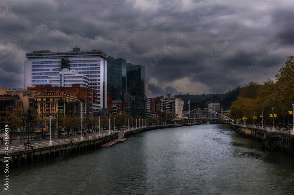 Naklejka premium A las orillas de la ria de Bilnao