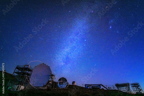 Milchstraße über den Teleskopen am Roque de los Muchachos auf La Palma