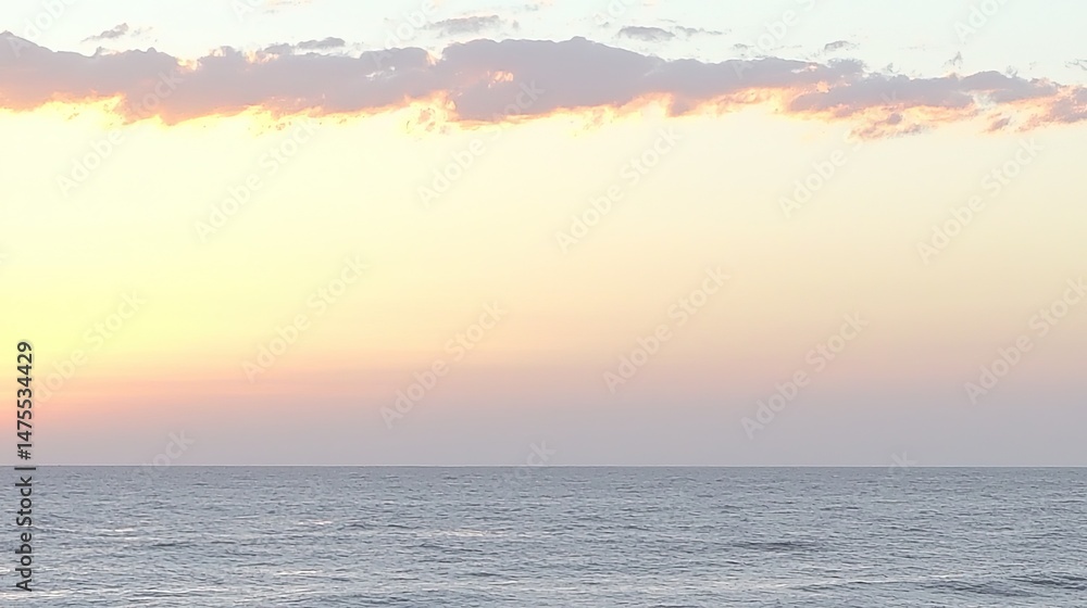 Obraz premium Peaceful ocean sunrise seascape.