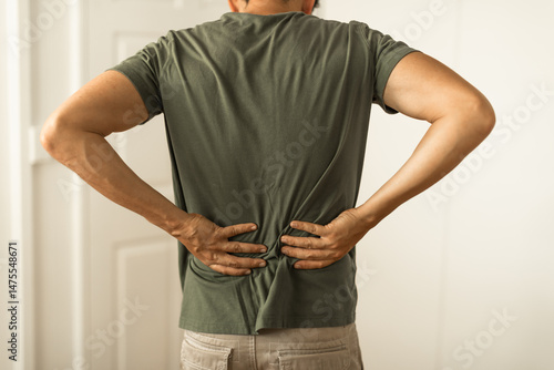 Cuadro en lienzo Man suffering from lower back pain