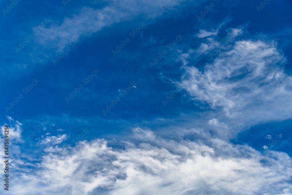 Obraz premium Blue sky with white high clouds