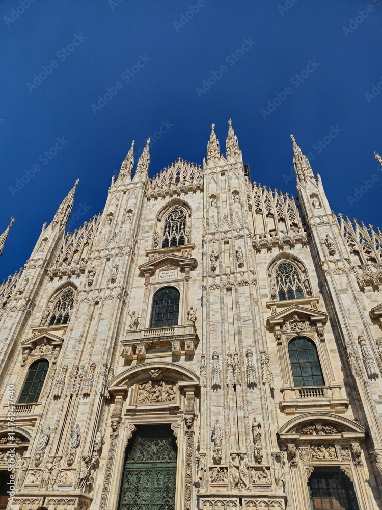 Fototapeta premium Duomo Cathedral in Milan on a nice sunny day, no people in the background, May 2025