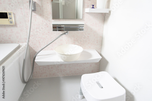 浴室のイメージ　　清潔な白を基調とした浴室のイメージ