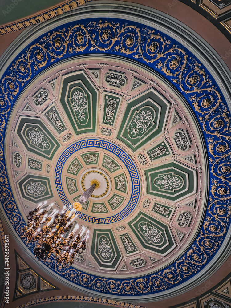 Fototapeta premium chandelier hanging from a dome clicked from below creating beautiful patterns