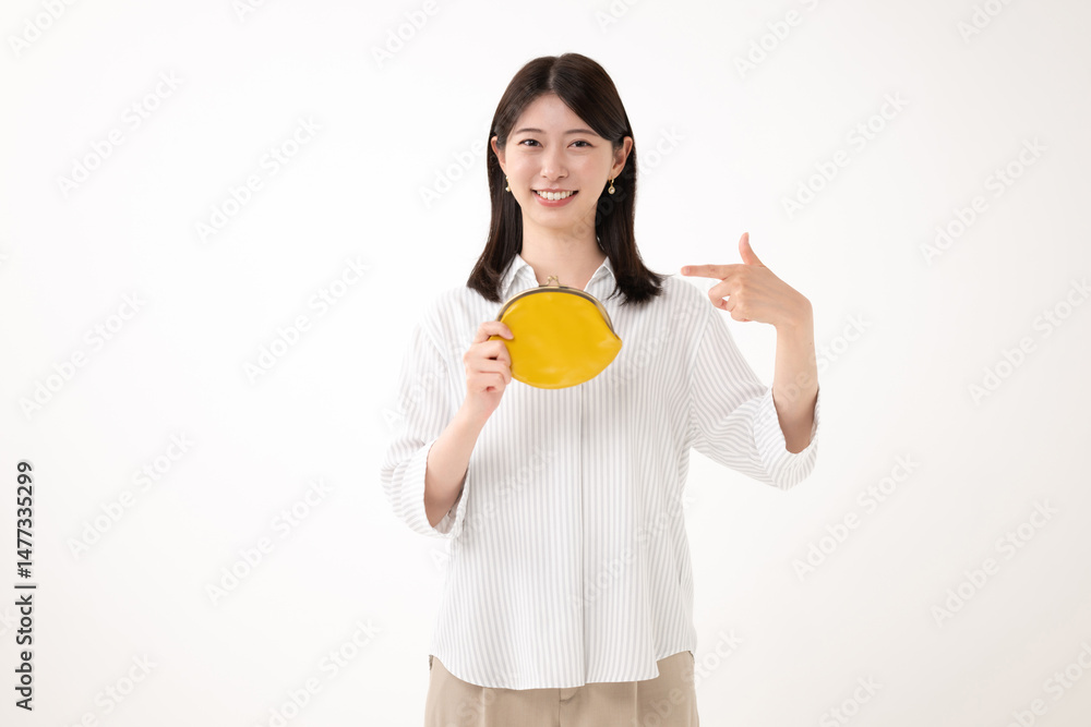 財布を指差す女性 財布を指差す女性