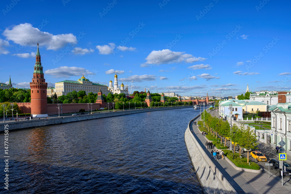 Obraz premium View of Moscow Kremlin, Kremlin and Sofiyskaya Embankment and Moscow River in Moscow, Russia. Architecture and landmark of Moscow