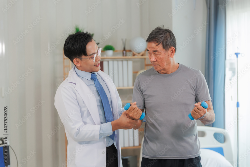 Obraz premium Patient with weak arm muscles doing light dumbbell exercises during physical therapy to regain strength and support physical recovery.