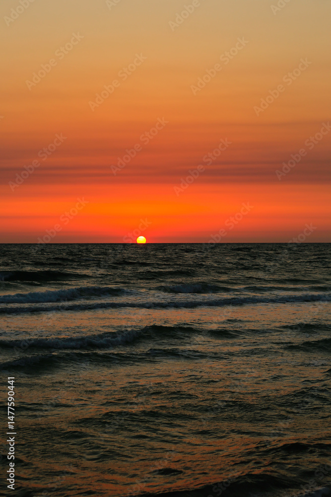 Obraz premium sunset over the sea