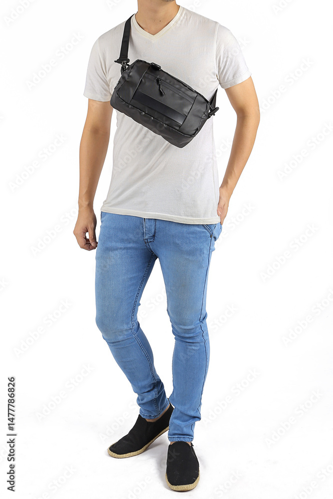 Naklejka premium Young man wearing a sling bag