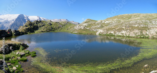 paysage de montagne avec lac panorama naturel