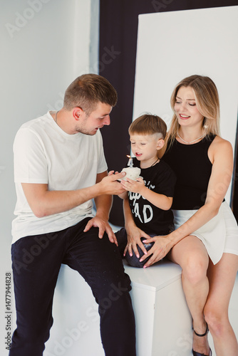 Obraz na płótnie Cherishing a Happy Family Moment Heartwarming Interactions Between Parents and Their Child in a Modern Studio, Overflowing with Joy and Tenderness, Creating Lasting Memories Together w salonie