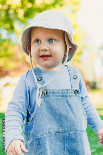 Obraz na płótnie An Adorable Toddler in Nature With Sparkling Eyes and a Joyful Smile, This Little One Enthusiastically Enjoys a Vibrant Floral Landscape, Exuding Pure Joy and Innocence in Every Delightful Moment w salonie