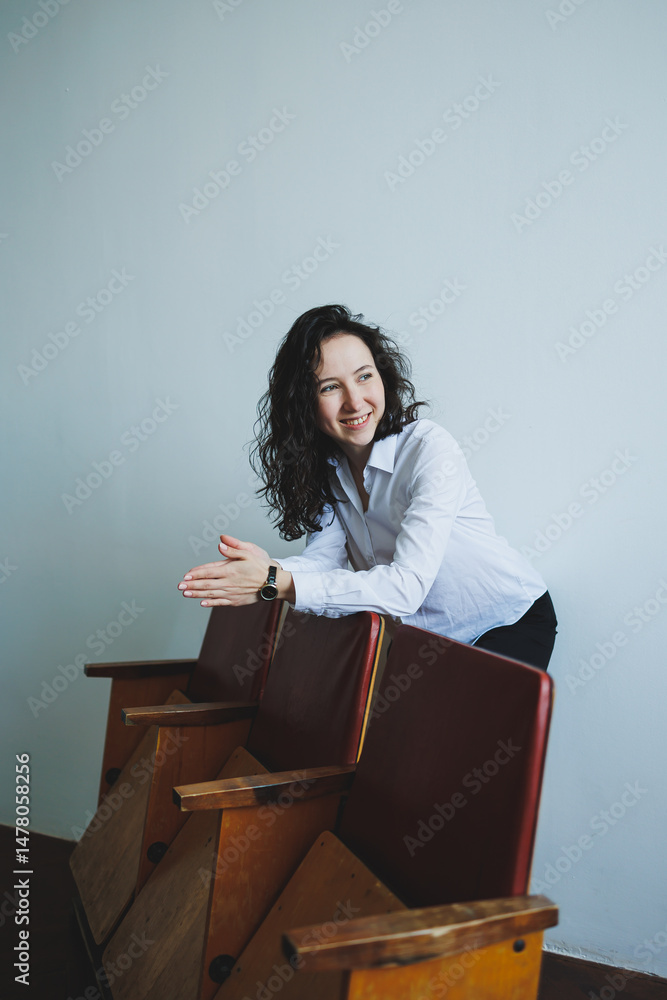 A young professional woman is actively engaging with her audience in a contemporary and modern setting, fostering an atmosphere of collaboration, creativity, and enthusiasm within the workspace