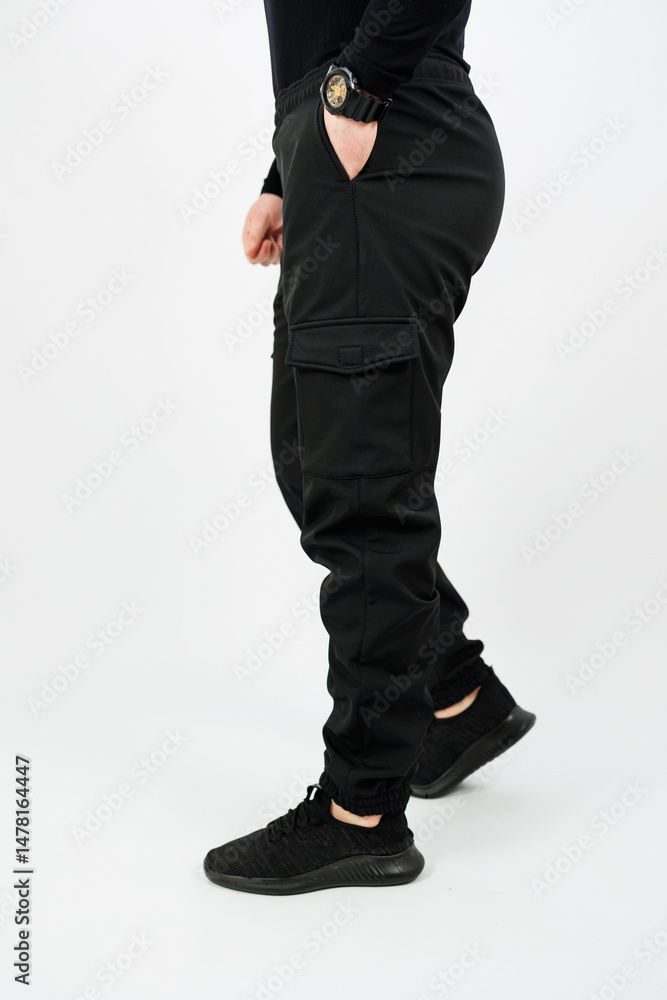 Discover our stylish black cargo pants, designed specifically for an active lifestyle. They are great for outdoor adventures and daily wear, combining versatility with a comfortable fit youll love