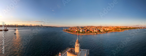 Fotografija Kiz Kulesi Panoramic view of Istanbul's skyline and the Maiden's Tower