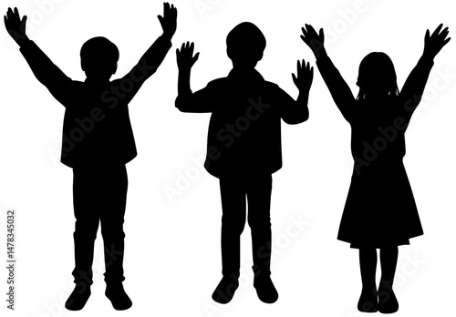 手を挙げる3人の子供のシルエット
