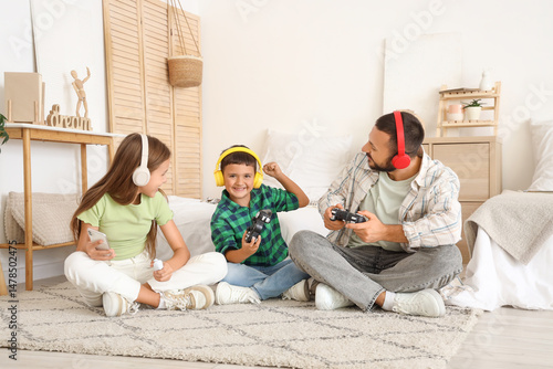 Cute little children with t...