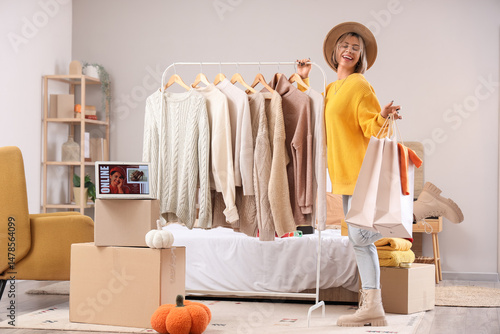 Young woman with shopping b...