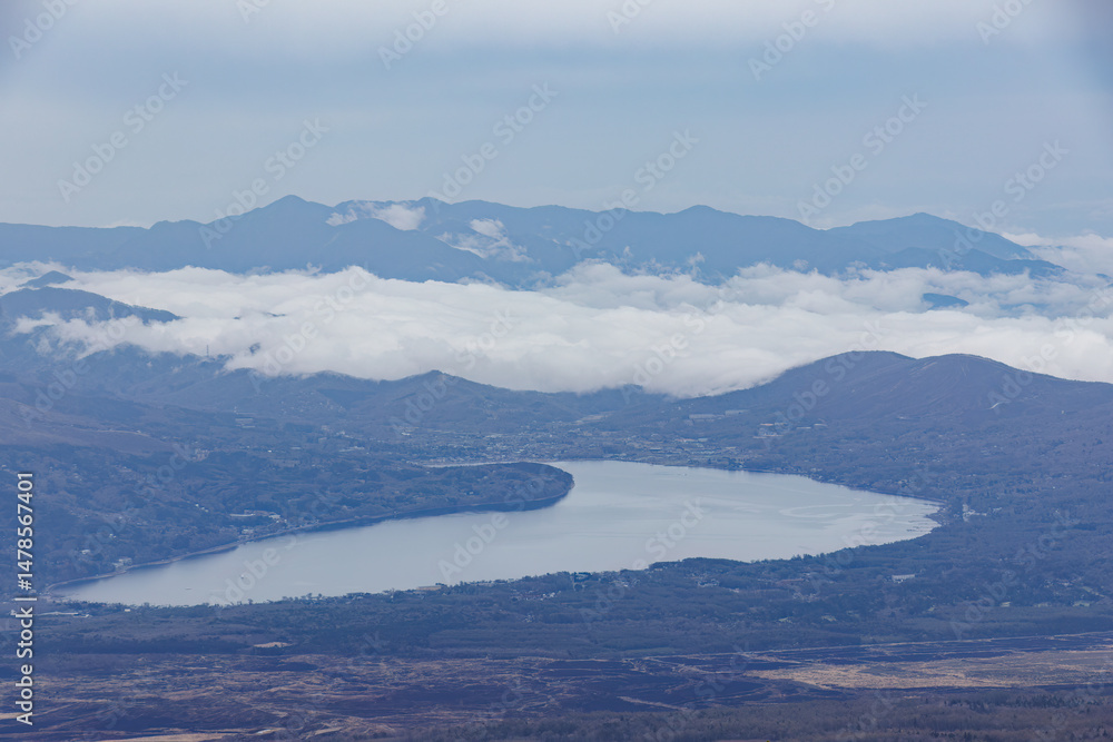 Obraz premium 富士山五合目（2305m）から見る雲海と山中湖。 山梨県南都留郡富士山五合目 - 2025 
