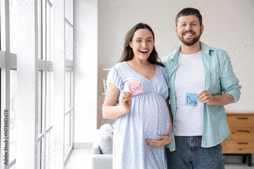 Happy pregnant couple holdi...