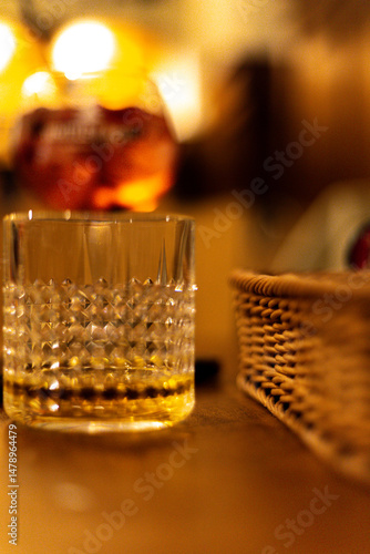 Whiskey auf dem tisch