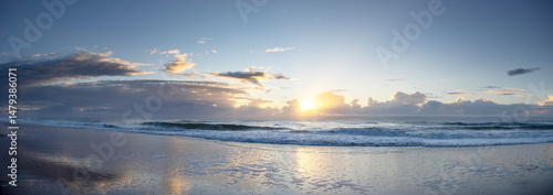 Sonnenaufgang am Buddina Beach in Australien