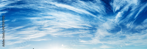 Cirruswolken vor Blauem Himmel