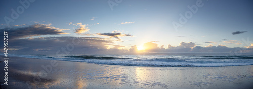Sonnenaufgang am Buddina Beach in Australien