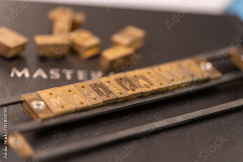 Abschlussarbeit Masterarbeit Masterthesis mit beweglichen Lettern Prägung