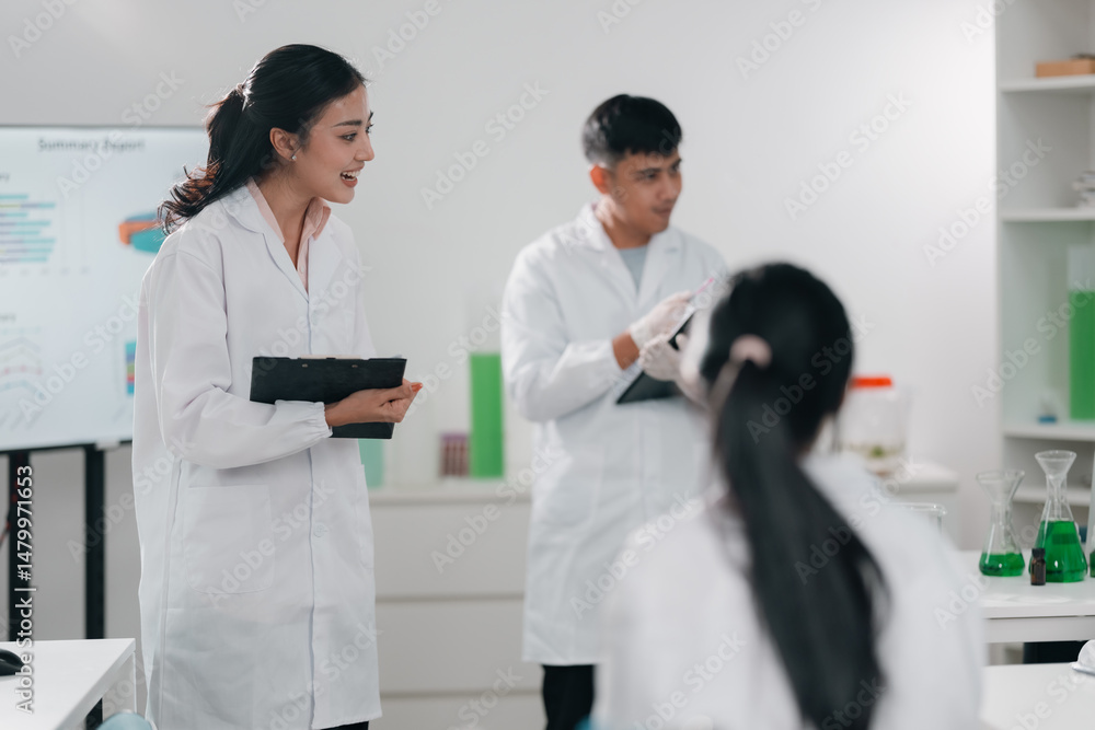 Fototapeta premium Researchers presenting scientific findings in a laboratory meeting, discussing experimental results, data analysis, and innovative discoveries for future science and medical development
