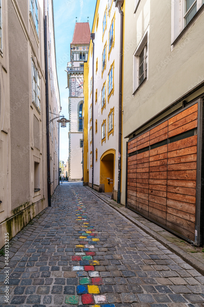 Obraz premium The very narrow, historic hell alley in the old town of Passau, Germany. Here the working craftsmen lived.