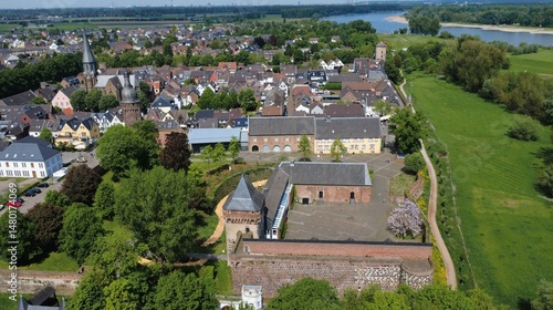 Zons am Rhein, Schloss Friedestrom von oben