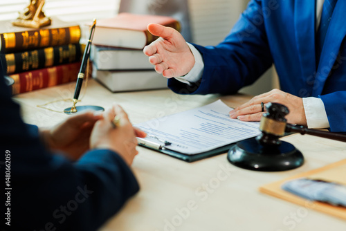 Obraz na płótnie A client meets with a lawyer to discuss a legal case and seek professional representation for upcoming court proceedings. w salonie