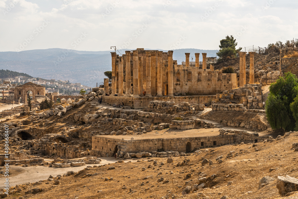 Obraz premium South Theater exterior in Jerash, a Greco-Roman well preserved city in Jordan